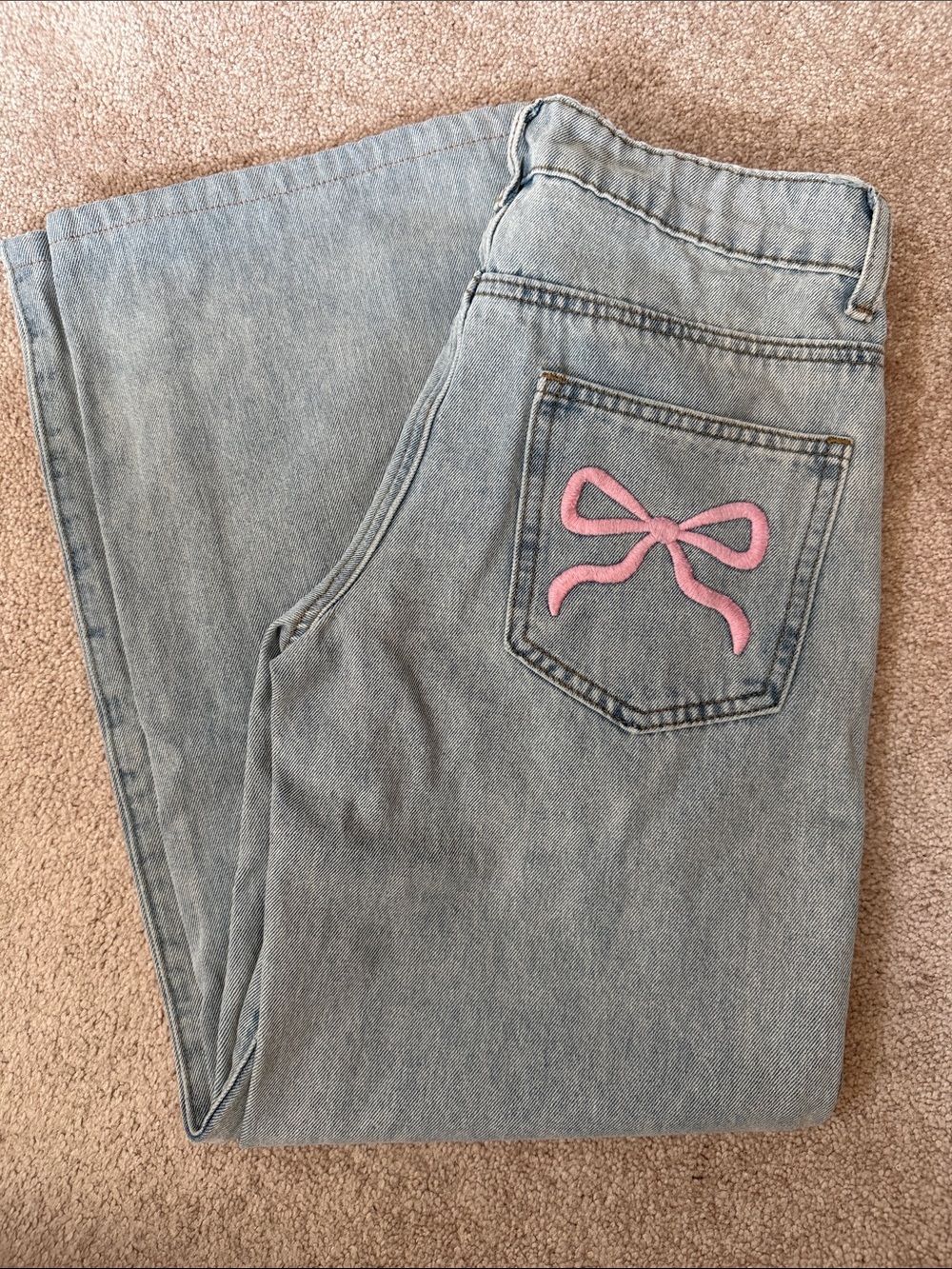 Edikted Light Wash Women’s Jeans with Pink Bow Embroidery
